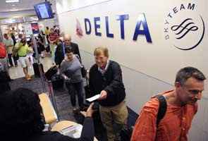 US airlines promise a return to civility, for a fee 