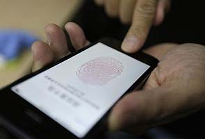 Hackers offered cash, booze to crack iPhone fingerprint security