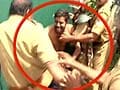 Kerala: man kicked mercilessly by cop for protesting against Chief Minister
