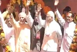 Narendra Modi, LK Advani share stage at BJP's grand unity show in Bhopal