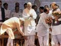 At Bhopal rally, Narendra Modi touches LK Advani's feet, but veteran looks away