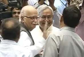 Nitish Kumar, Advani 'harmony' at meet as Narendra Modi stays away
