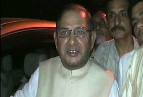 Sharad Yadav taken into preventive custody by Uttar Pradesh police