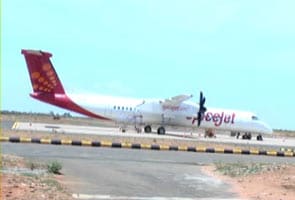 Smoke billows from SpiceJet plane engine as it lands in Tuticorin, all passengers safe