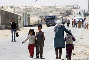Syria refugees top two million, US argues for strike 