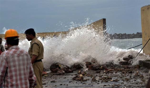 Cyclone Phailin triggers India's biggest evacuation operation in 23 years