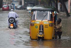 'Powerless' Andhra Pradesh on Cyclone Phailin alert, some striking officials return to work