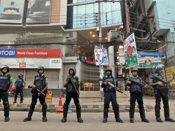 Scores injured as violence rages in Bangladesh
