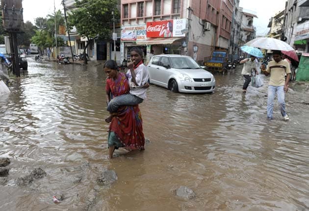 Cyclone Phailin intensifies, high alert for Andhra Pradesh, Odisha