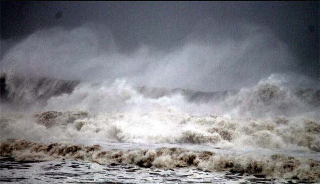 Cyclone Phailin makes landfall near Gopalpur in Odisha: latest developments