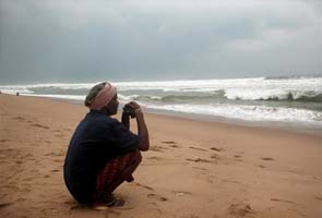 Wind, rain, sea pound east coast as Cyclone Phailin nears