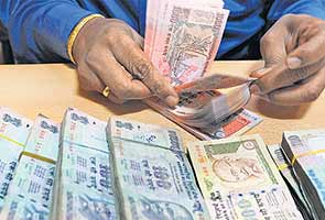 BSF seizes Rs 11 lakh in fake currency