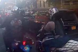 Motorcyclists pull over, beat SUV driver