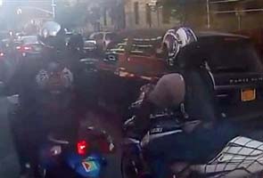 Motorcyclists pull over, beat SUV driver