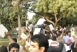 Protests near PM's home as cabinet meets on Telangana