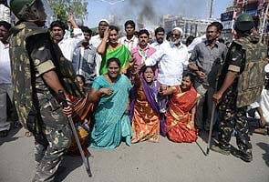 Telangana protests: Seemandhra in emergency mode, power crisis cripples hospitals, trains
