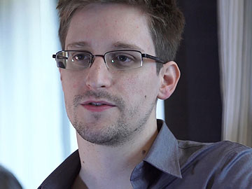 Edward Snowden 'takes Moscow boat trip' in new photo