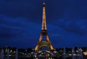 Eiffel Tower evacuated after telephone threat