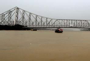 Cyclone Phailin and rain mars Maha Ashtami in Kolkata