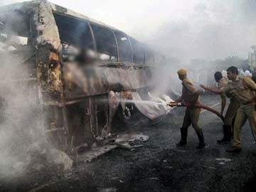 45 killed as speeding bus headed to Hyderabad catches fire