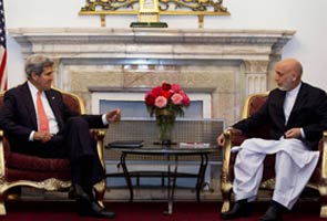 John Kerry meets Hamid Karzai in Kabul to press for security deal