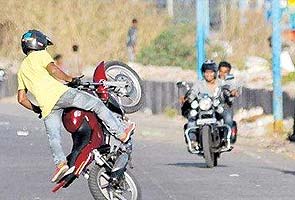 Why Mumbai cops are unable to put brakes on stunt bikers