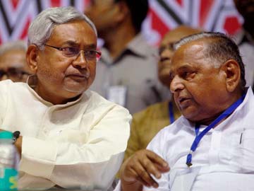 Nitish Kumar welcomes leader from Red Fort area into party, takes another dig at Narendra Modi