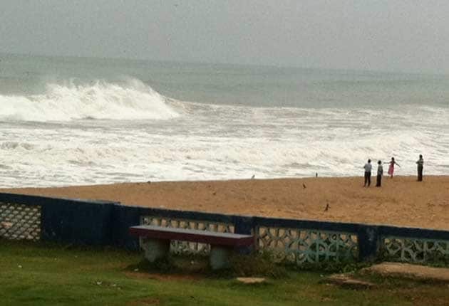 Cyclone Phailin now hours away from Odisha, Andhra Pradesh coasts; trains cancelled