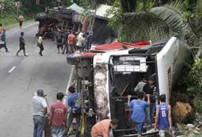 20 killed, 44 injured in Philippine road accident 