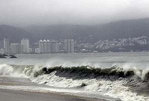 Hurricane Raymond swirls off Mexico, hits Acapulco with more rain