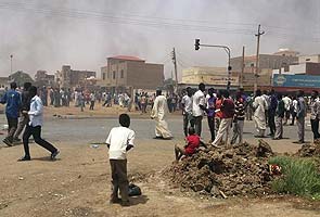 Sudan arrests 700 people in week of deadly anti-government unrest