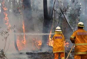 Australians evacuate homes as hot winds fan Sydney fire threat