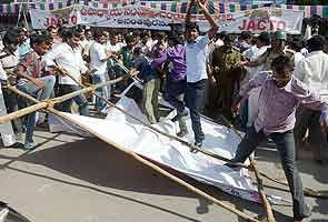 Strike in Seemandhra region will continue: APNGO