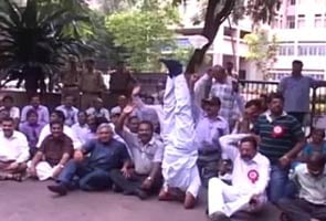 Telangana crisis: Andhra Pradesh secretariat employees call off strike