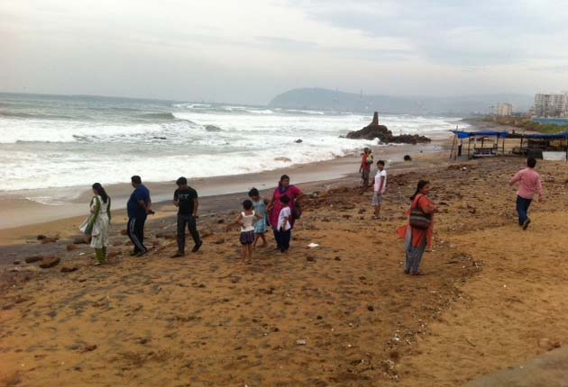 Cyclone Phailin spares Visakhapatnam, morning walkers throng beach