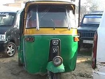 Delhi: Auto driver sets himself on fire after harassment by police
