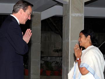 UK keen to invest in West Bengal, David Cameron invites Mamata Banerjee to London