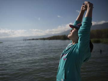 Urbanites flee China's smog for blue skies 