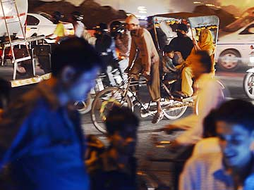 Cyclists in India face a daily Darwinian battle on roads