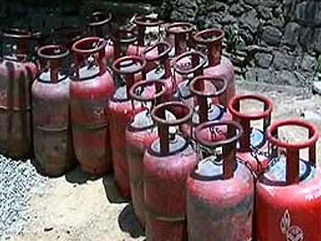 Sale of five-kg LPG cylinders allowed at pumps across nation