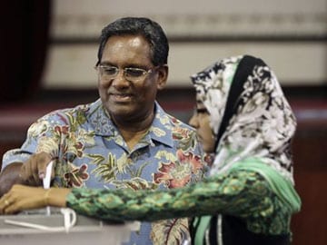 Maldives president stays on after term ends