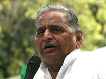 Samajwadi Party chief Mulayam Singh Yadav demands ban on English in Parliament