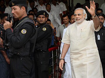 Narendra Modi has enough security, Rajiv Gandhi didn't get even a sub-inspector: government