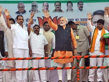 Congress moves poll panel over Narendra Modi's 'khooni panja' barb