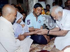 Narendra Modi meets Patna blast victims' families; Nitish Kumar's party calls it a political gimmick