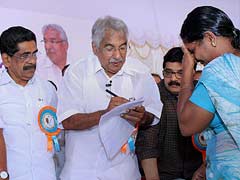 Oommen Chandy's mass contact programme begins in Kottayam