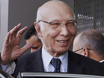 Pak official meets Kashmiri separatists, BJP hits out