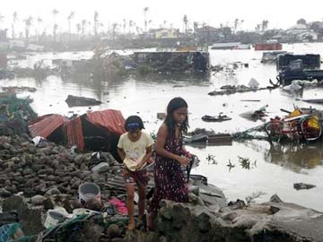 Jail breakout? Philippine typhoon zone criminals swim out