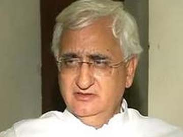 Salman Khurshid arrives in Sri Lanka for Commonwealth Summit