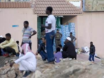 Saudi Arabia migrant crackdown closes shops, raises fears  